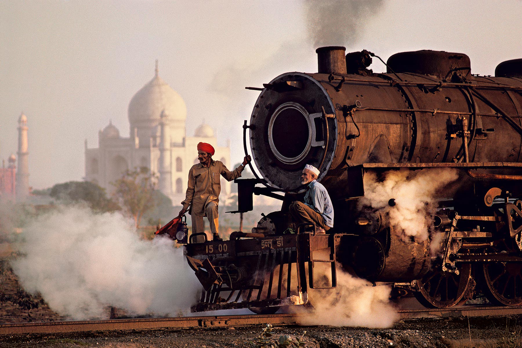 Steam engine passes in front of the Taj Mahal