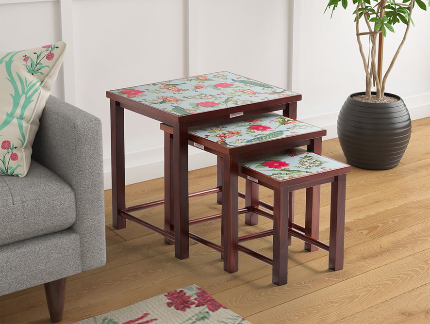Feathered garden nesting table
