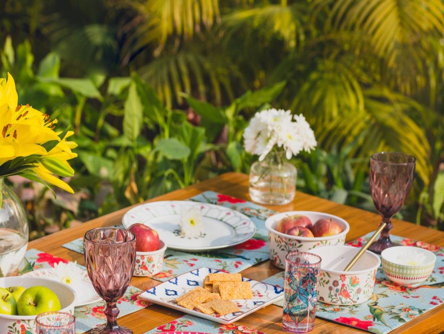 Beautiful table settings for Outdoor Dining