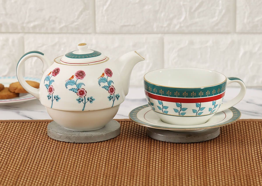 Pour in style: Elegant tea set