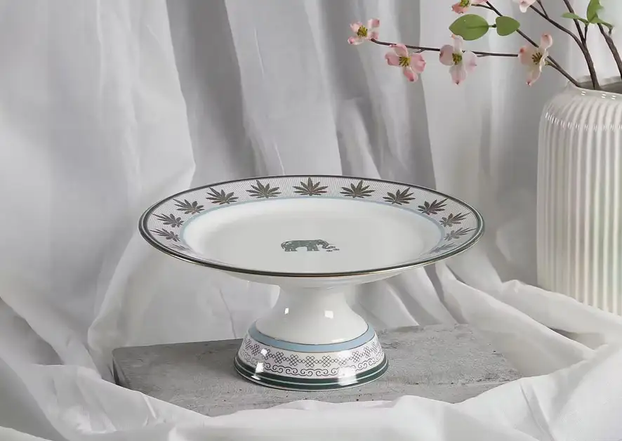 Gardenia Dreams cake stand